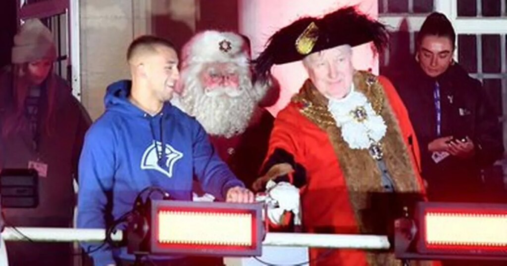 « Ville de la ligue de rugby » : l’allumage des lumières de Noël de Mikey Lewis montre l’impact du sport