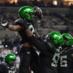 Le football de l’Oregon fait la fête lors du match de championnat Big Ten