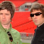 Noel, à gauche, espère que sa mère Peggy assistera à l'un des concerts de réunion d'Oasis.